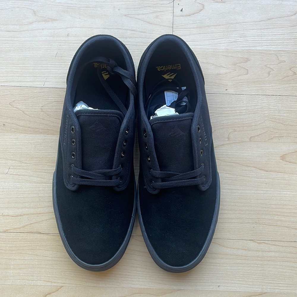Emerica Mens Low Top Sneaker, size 11 US mens, color black.